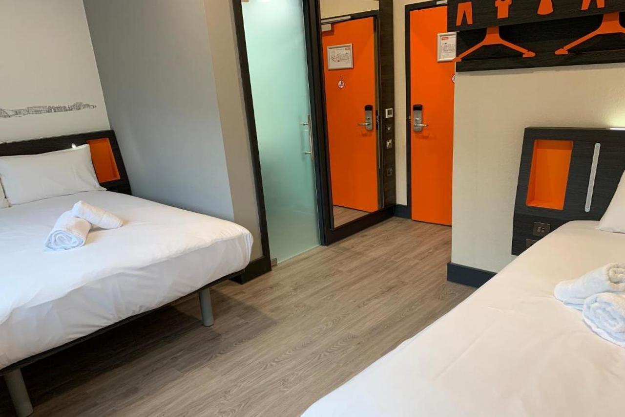 Easyhotel Milton Keynes Bagian luar foto