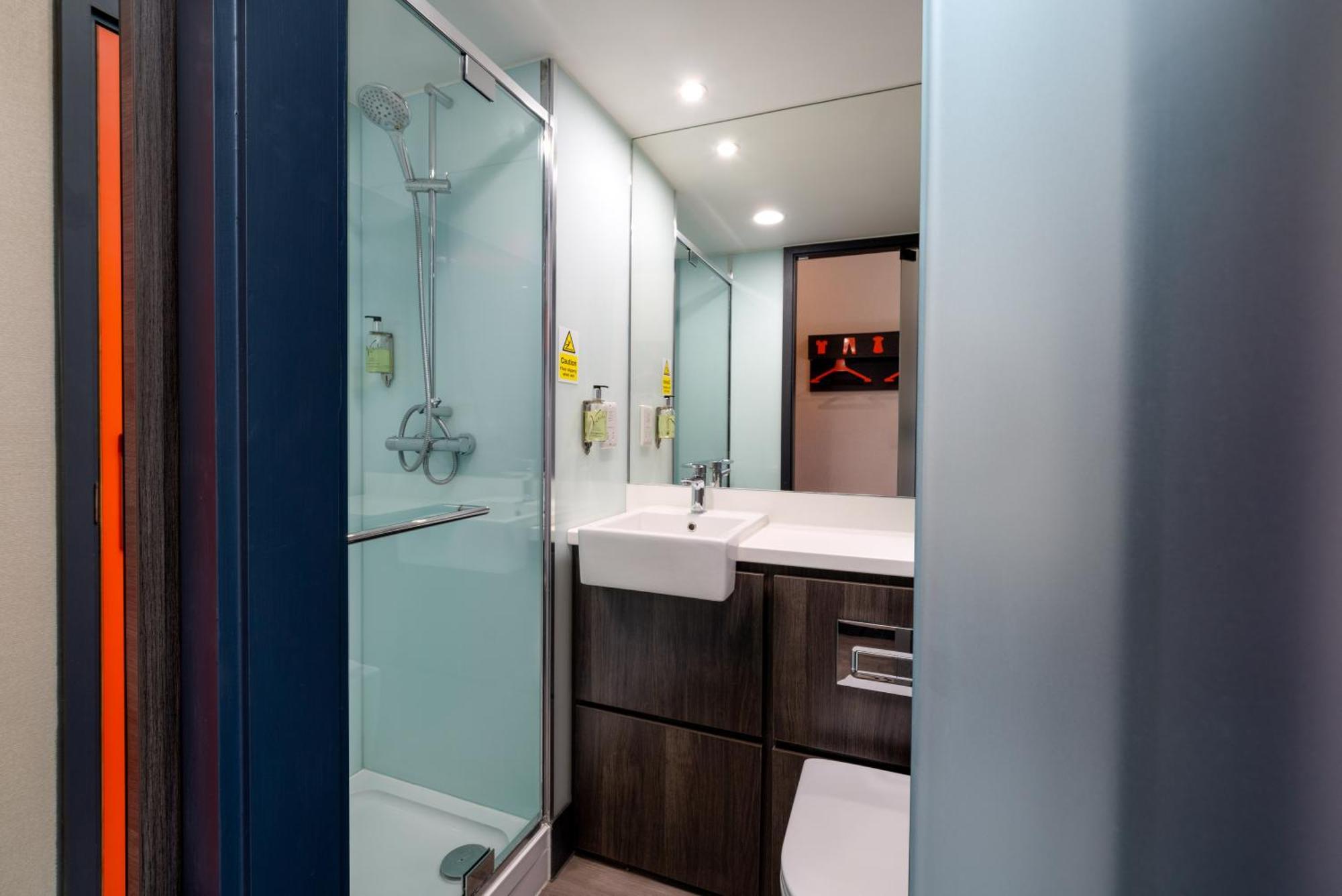 Easyhotel Milton Keynes Bagian luar foto