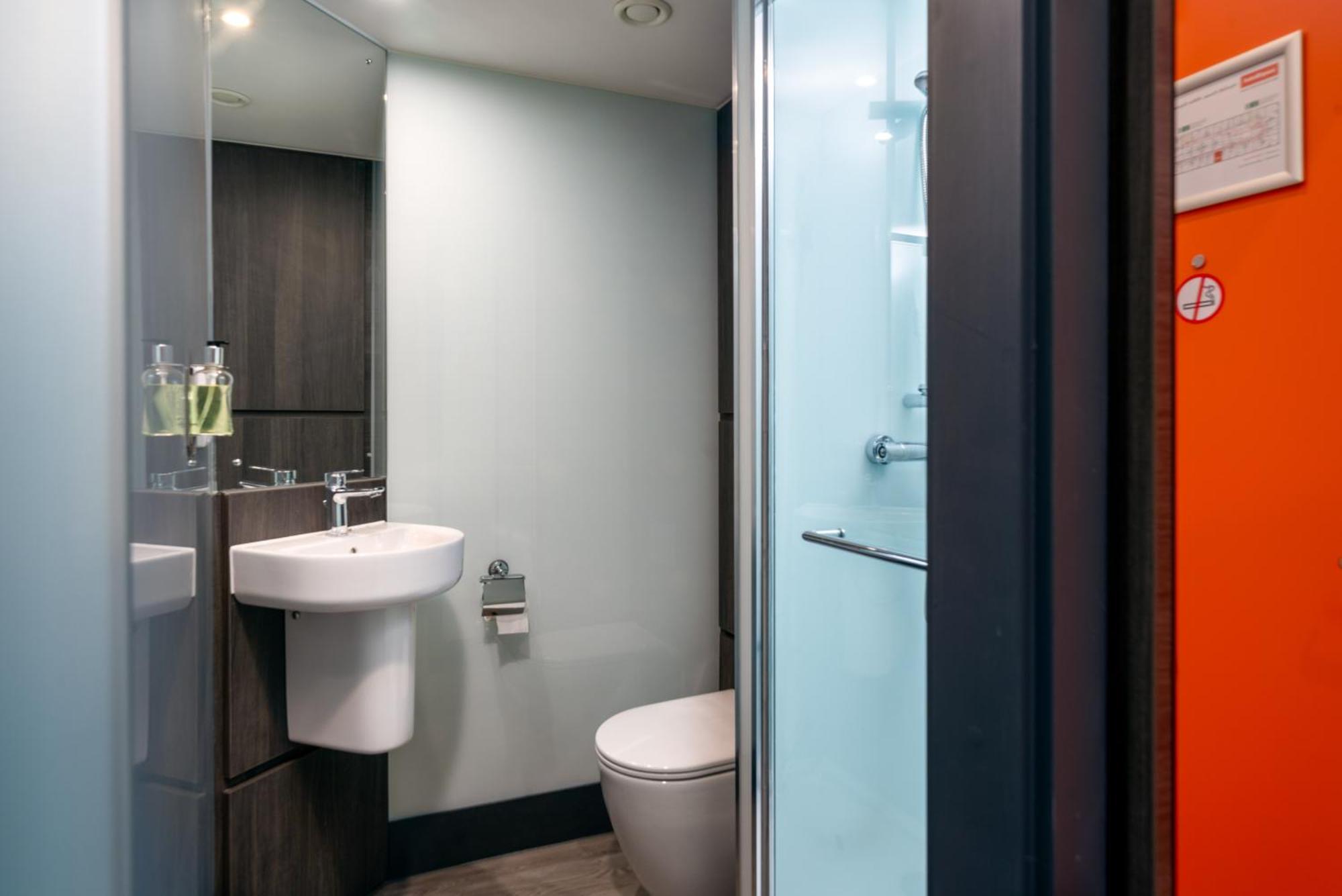 Easyhotel Milton Keynes Bagian luar foto