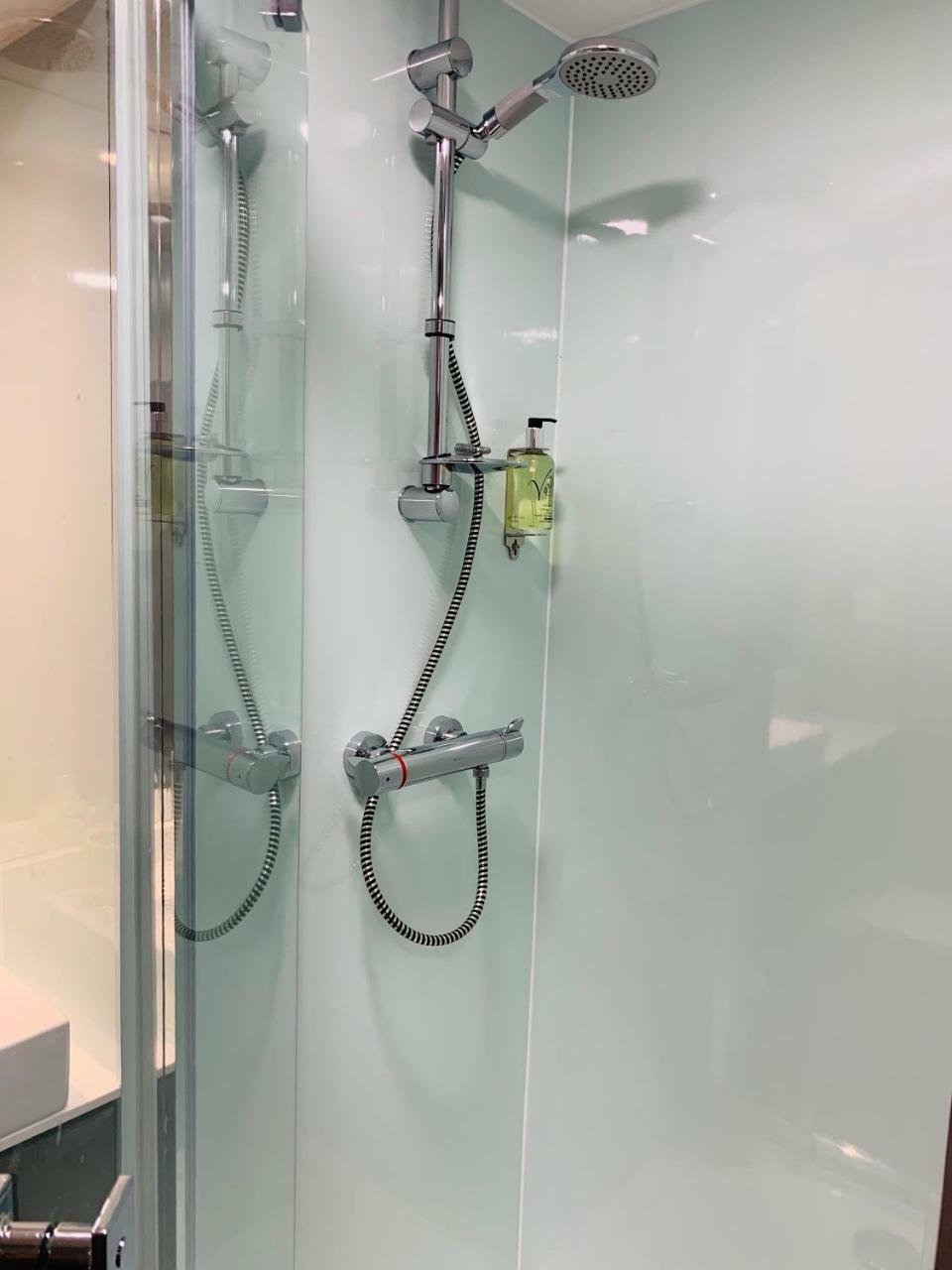 Easyhotel Milton Keynes Bagian luar foto
