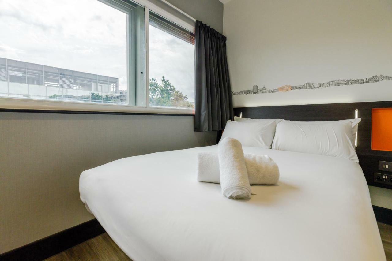 Easyhotel Milton Keynes Bagian luar foto